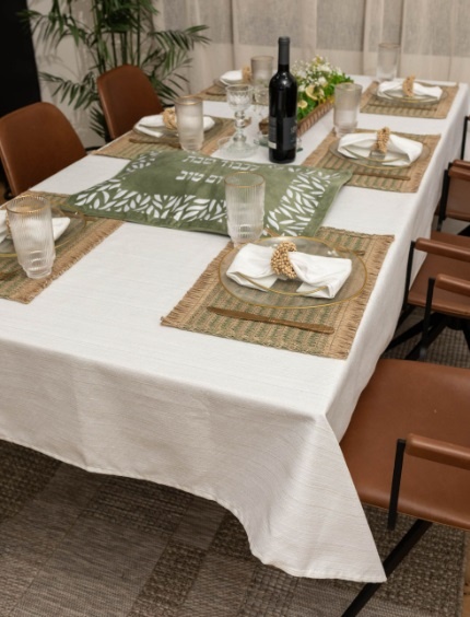 "נעמה" - מפות אירוח וחג חלקות דוחות כתמים