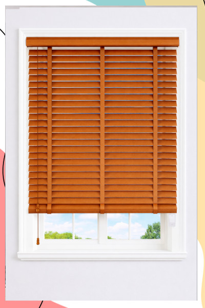 "פאולה" – תריס ונציאני מעץ מלא עבודת יד בגוון מייפל | באספקה מיידית | במחיר הזול בישראל